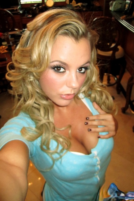 Hot Blonde Bree Olson Flaunts Her Huge Tits Sexy Ass Anywhere