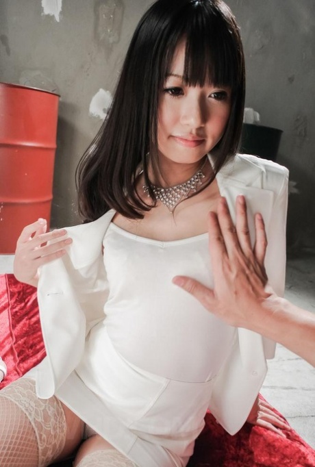 日本性感女郎浅仓光美在床垫上被操后喷水
