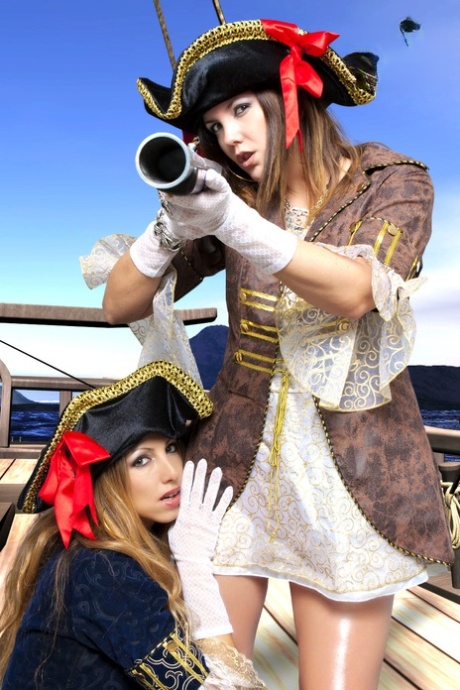 Pirates Lesbian - Pirates Porn Pics & Naked Photos - PornPics.com