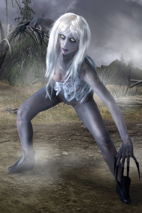 单人模特穿着《Left 4 Dead》cosplay服装，暴露乳房和屁股