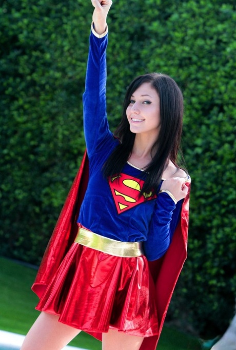 Brunette cosplay girl Catie Minx strips Superman costume by the pool - pornpics.de