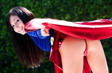 Brunette cosplay girl Catie Minx strips Superman costume by the pool - pornpics.de