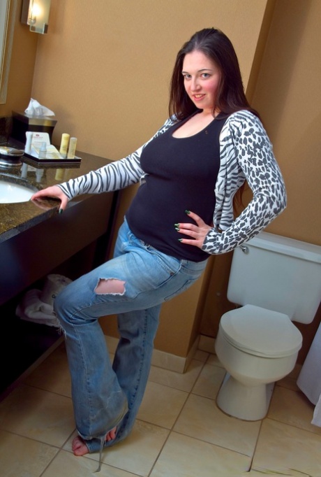 Horny Gemma in jeans gets naked in the bathroom to show her hot BBW body - pornpics.de