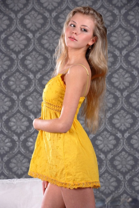 Coy model Barbara D doffs her yellow dress to reveal a smooth shaved pussy - pornpics.de