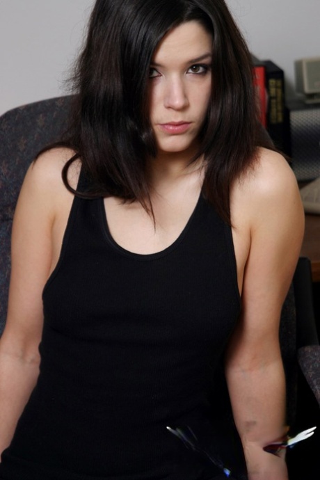 Dark haired amateur Ravon touts her ass in a black thong during SFW action - pornpics.de