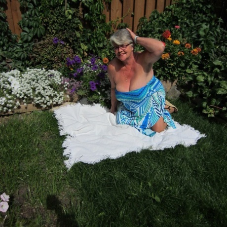 Fat nan Girdle Goddess strips to sheer pantyhose on a blanket by a flower bed - pornpics.de