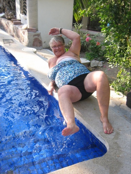 Fat nan Girdle Goddess goes for a skinny dip in a backyard pool - pornpics.de