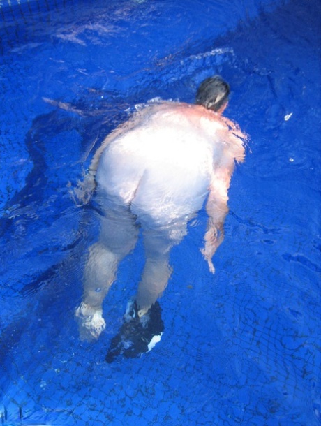 Fat nan Girdle Goddess goes for a skinny dip in a backyard pool - pornpics.de