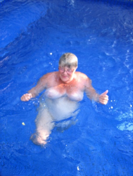 Fat nan Girdle Goddess goes for a skinny dip in a backyard pool - pornpics.de