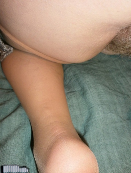 Older amateur Caro plays with her pubic hair during a closeup action