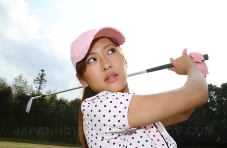 Young Japanese golfer Nao Yuzumiya flashes a no panty up skirt on the course - pornpics.de