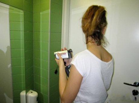 Horny couple make a homemade sex tape while fucking in the bathroom - pornpics.de