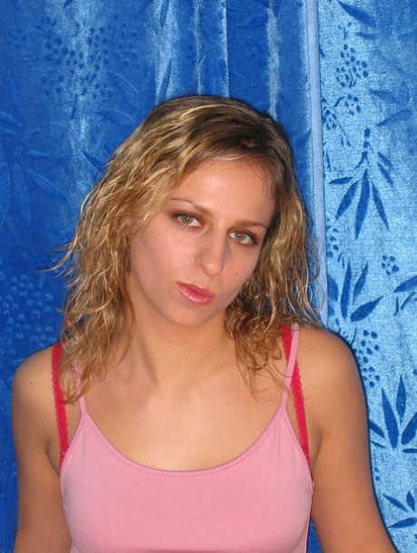 Amateur girl with wavy blonde hair Annette takes a big black dildo to her twat