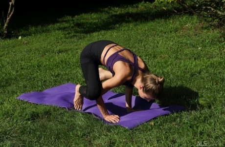 Slender teen shows off her flexibility while removing spandex attire in yard