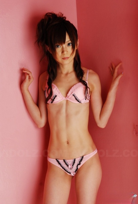 Slim Japanese teen Anna Watanabe models sexy lingerie if SFW action - pornpics.de