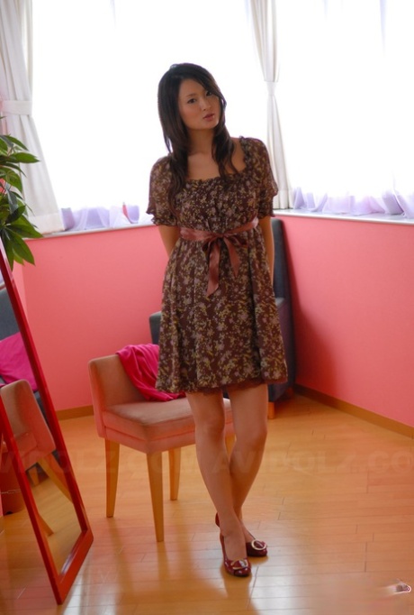 Japanese teen with a pretty face shows her legs in a short dress and heels - pornpics.de