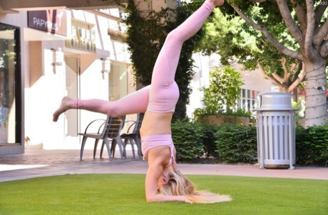 Young blonde Nikki gets naked after demonstrating her flexibility on lawn - pornpics.de