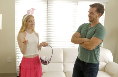 Cute blonde teen Emma Starletto seduces her stepbrother in bunny outfit - pornpics.de
