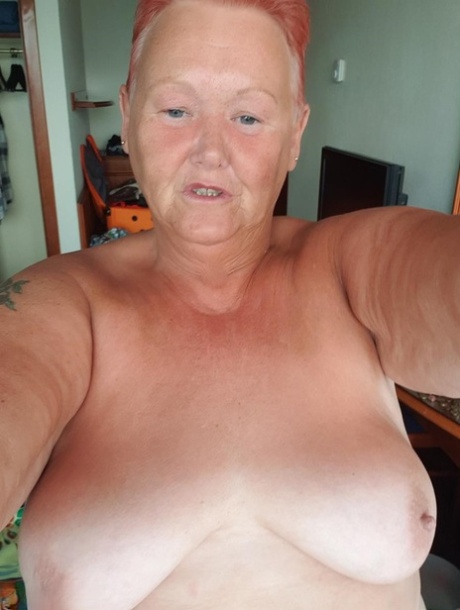 Fat granny with red hair Valgasmic Exposed takes naked selfies at home