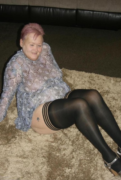 Old fatty Valgasmic Exposed exposes her huge ass in black stockings and heels - pornpics.de