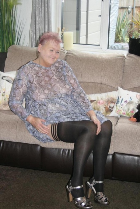 Old fatty Valgasmic Exposed exposes her huge ass in black stockings and heels - pornpics.de