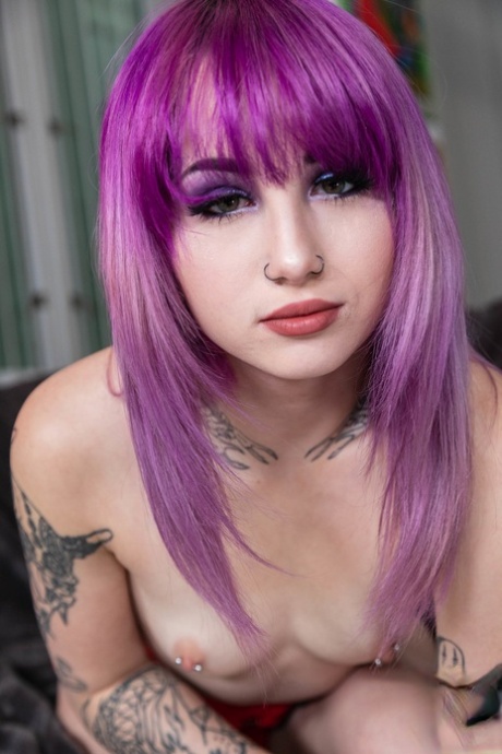 Tattooed girl with dyed hair gets banged during a bout of POV fucking - pornpics.de