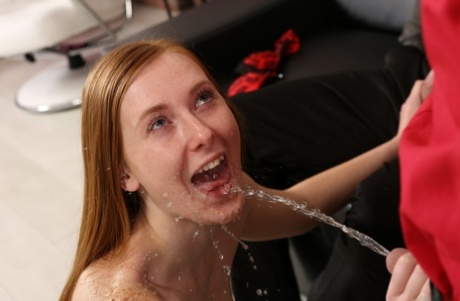 Natural redhead Linda Sweet gets peed on during a BBG fuck - pornpics.de