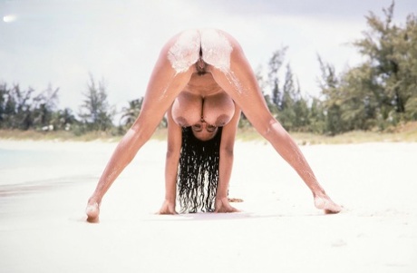 Older Brazilian model Angelique sets her fate tits frees while at the beach - pornpics.de