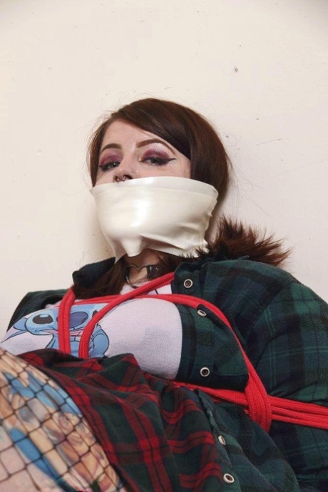 Chubby girl has her mouth covered up while restrained in quarantine - pornpics.de