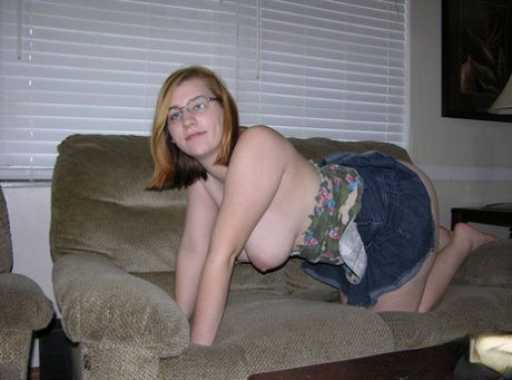 Chubby amateur Rosa displays her hefty boobs and shaved pussy in glasses