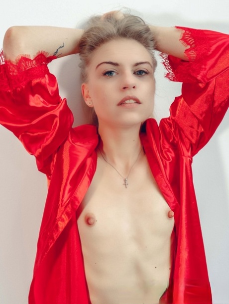 女同性恋艾米-杜xxx 和邦妮-多尔丝准备以诱人的方式接吻