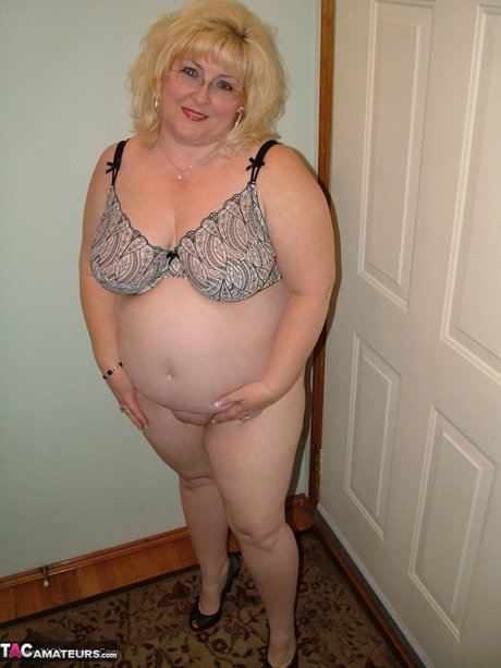 Overweight blonde Taffy Spanx shows her big ass in a pair of heels and glasses