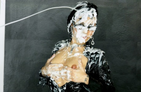 Short haired girl gets covered in sperm with her glasses affixed to her face - pornpics.de