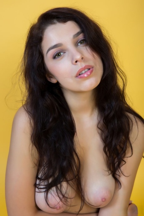 Gorgeous brunette teen Evita Lima models bare naked during a solo show