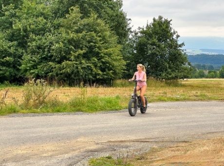 Amateur model Katerina Hartlova gets naked while riding a bicycle