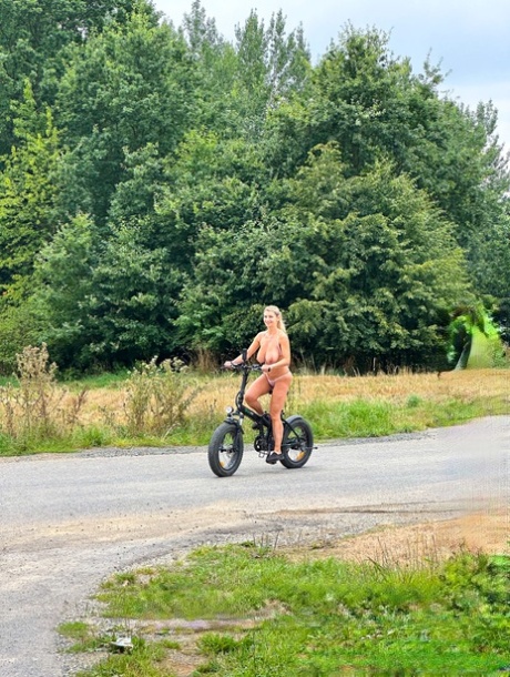 Amateur model Katerina Hartlova gets naked while riding a bicycle