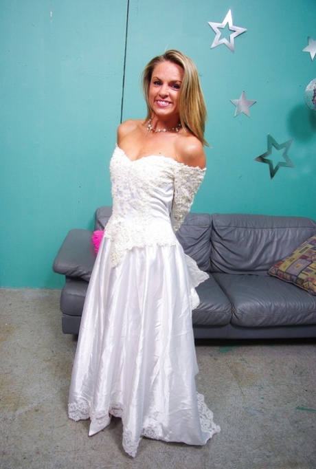 Clothed bride Amanda Blow shedding wedding dress before MMF sex - pornpics.de