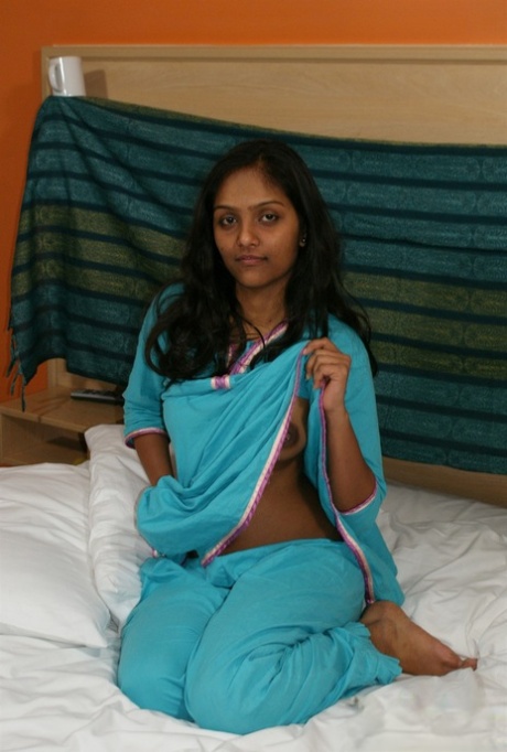 Indian Amateur Babes Nude Porn Pics