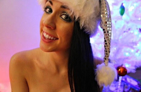 Hottie Kayla Kiss takes her costume off and displays massive juggs for Xmas - pornpics.de