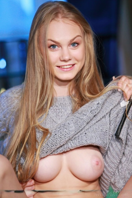 Ukrainian teen Nancy A sets her great body free of an over-sized sweater - pornpics.de