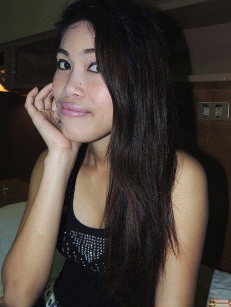 Young Filipina girl Rhian undresses before sex with a foreigner