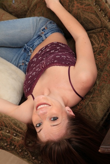Pretty redhead Tiffany Haze removes blue jeans on her way to masturbating - pornpics.de