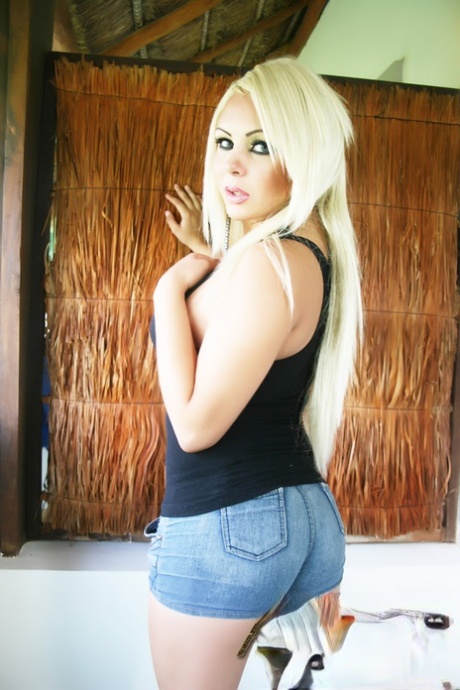 Afrika Kampos starring Afrika Kampos Porn Images