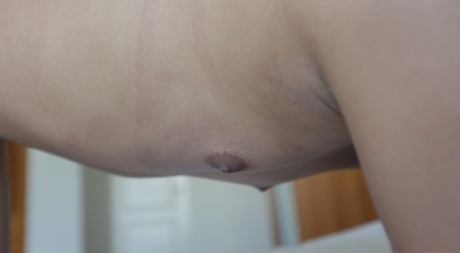 Hello Ladyboy 以 Spor 裸体照片为特色