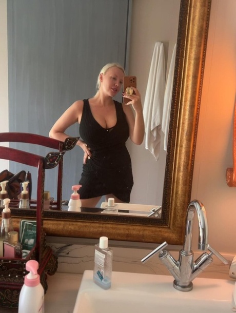 OnlyFans Sigal Blonde starring Sigal Blonde XXX Pictures