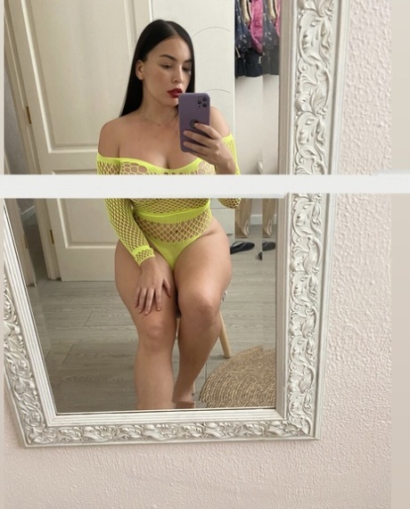 OnlyFans Yareli Roses 主演 yareli 的裸体色情图片