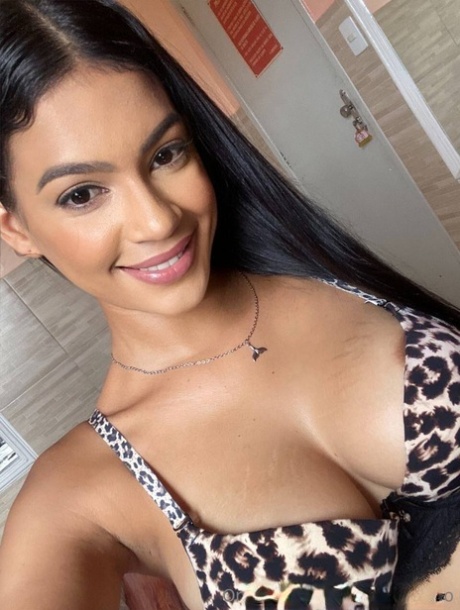 OnlyFans Livia Monteiro