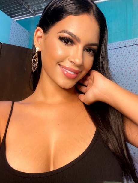 OnlyFans Livia Monteiro 表演的 Livia Monteiro Naked XXX