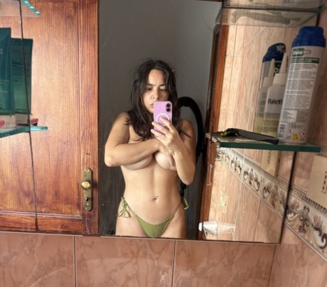 OnlyFans Yareli Roses 主演 yareli 热门图片