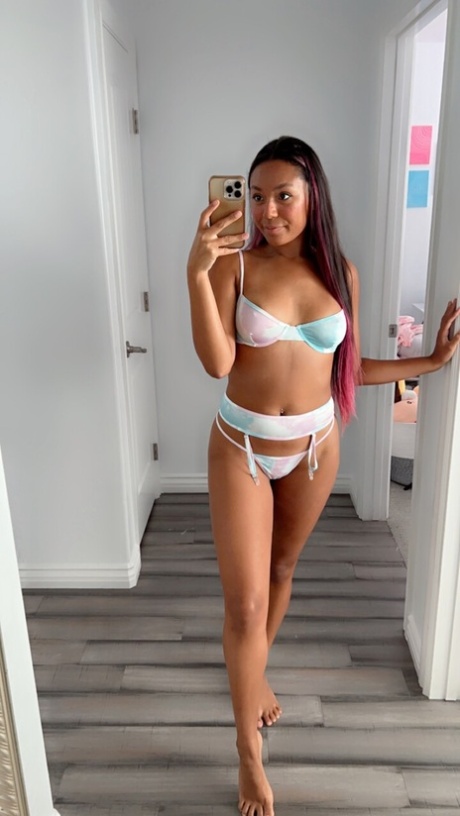 OnlyFans Little Mika Sky Little Mika Sky